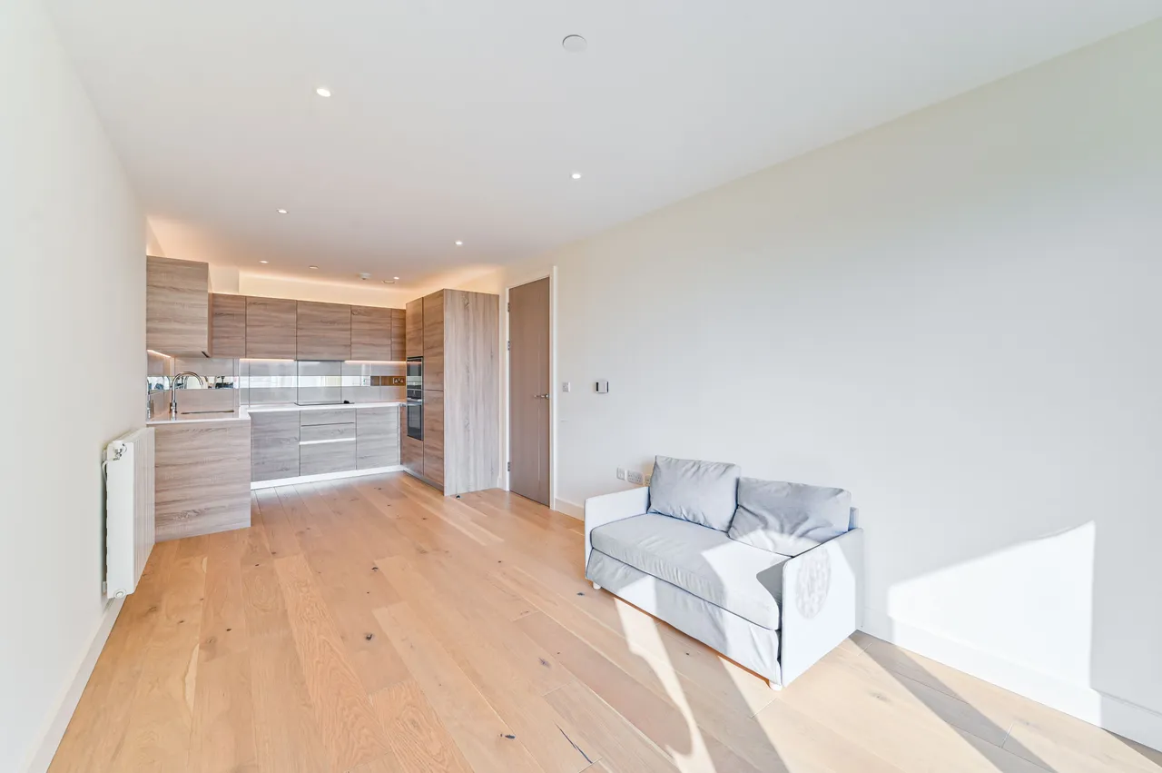 Flat 1505, Judde House, Duke of Wellington Avenue, London, photo 4
