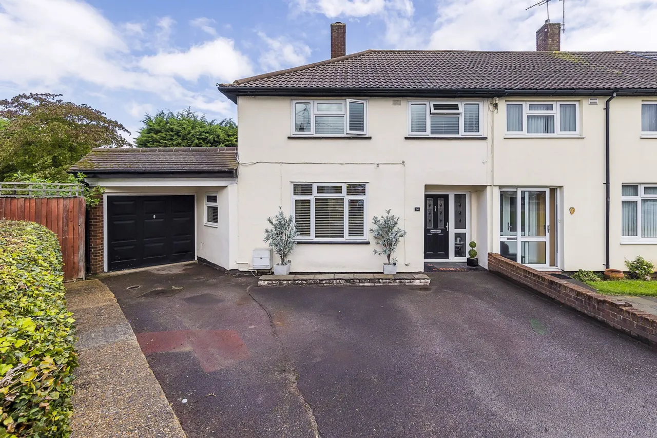 3 bed house for sale — Curtismill Close, Orpington