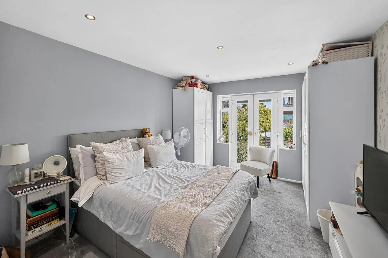 Bedford Drive, Timperley, Cheshire WA15 7XB, photo 9