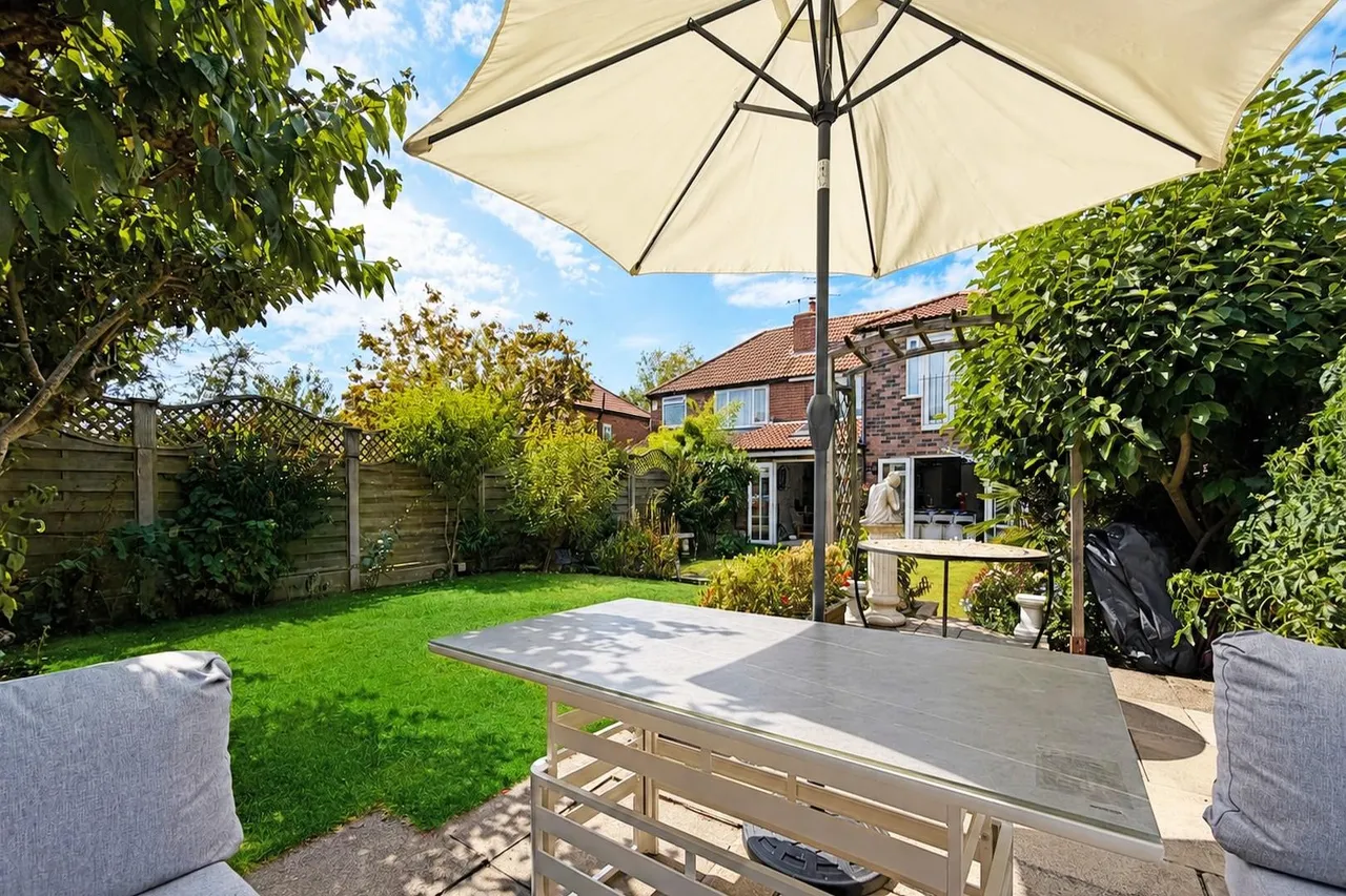 Bedford Drive, Timperley, Cheshire WA15 7XB, photo 24