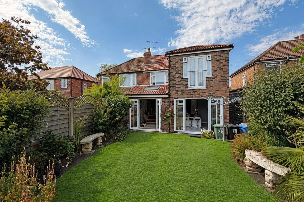 Bedford Drive, Timperley, Cheshire WA15 7XB, photo 25