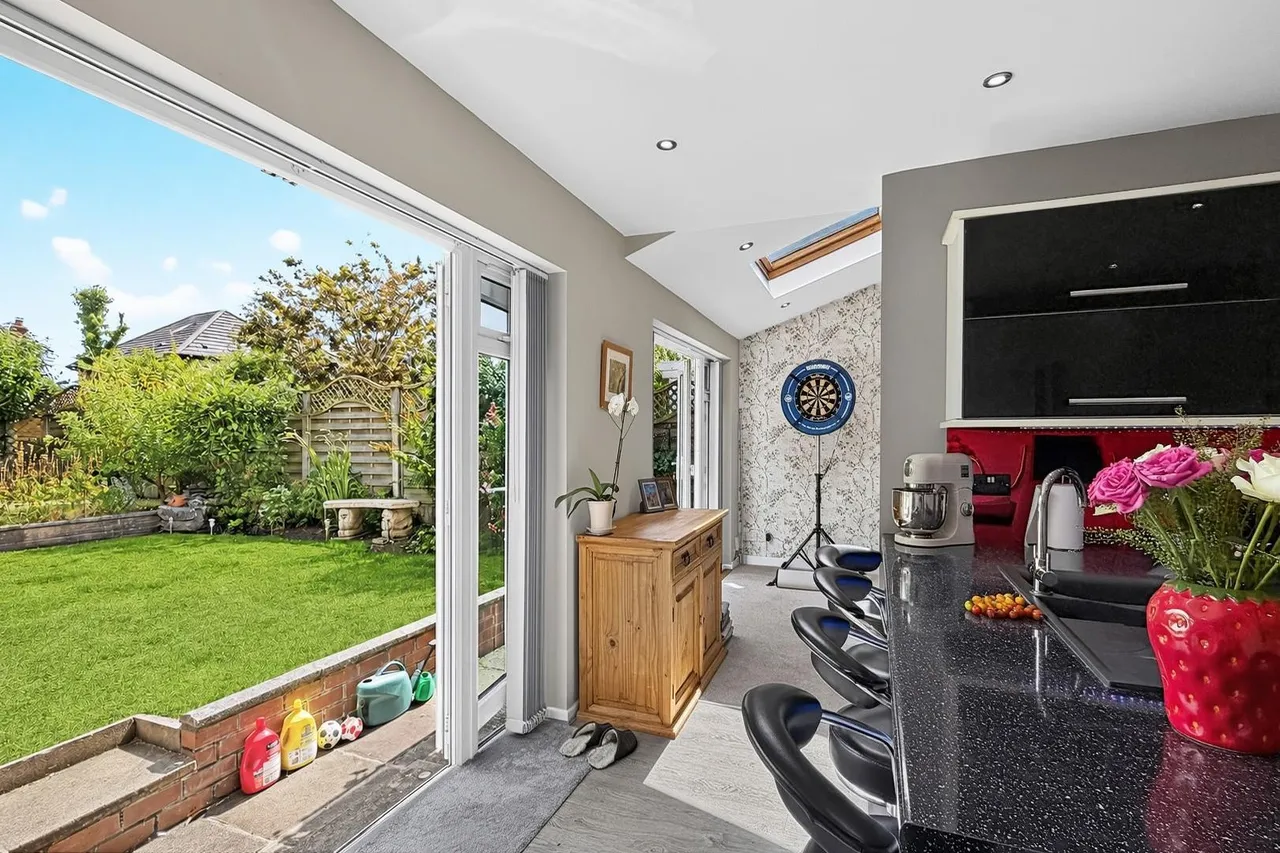 Bedford Drive, Timperley, Cheshire WA15 7XB, photo 20