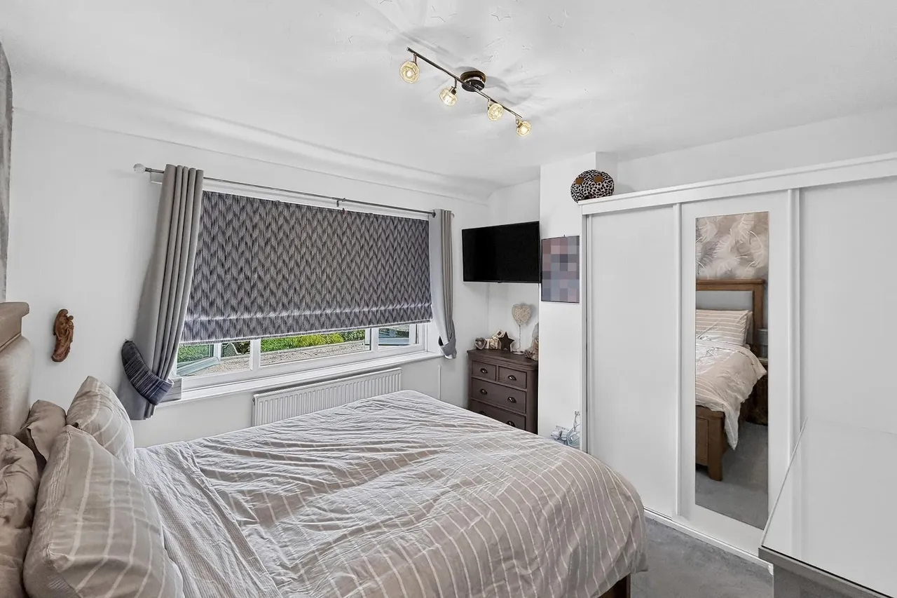 Bedford Drive, Timperley, Cheshire WA15 7XB, photo 12