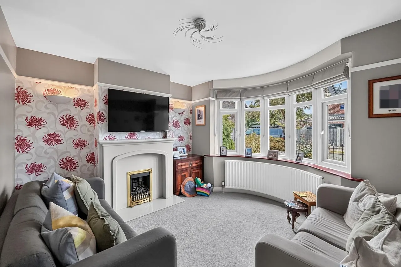 Bedford Drive, Timperley, Cheshire WA15 7XB, photo 2