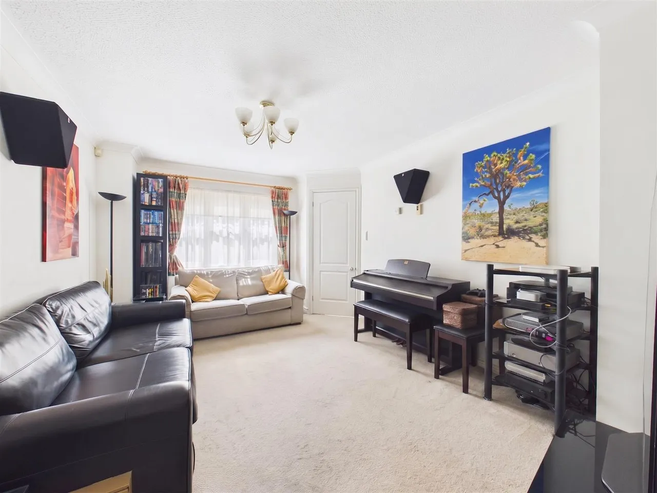 Elliott Avenue, Ruislip, Middlesex, HA4 9LZ, photo 4