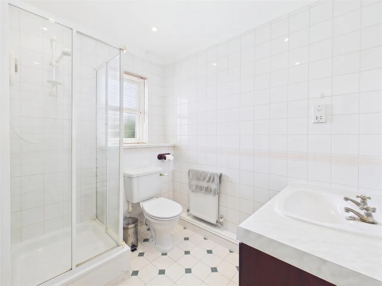 Elliott Avenue, Ruislip, Middlesex, HA4 9LZ, photo 3