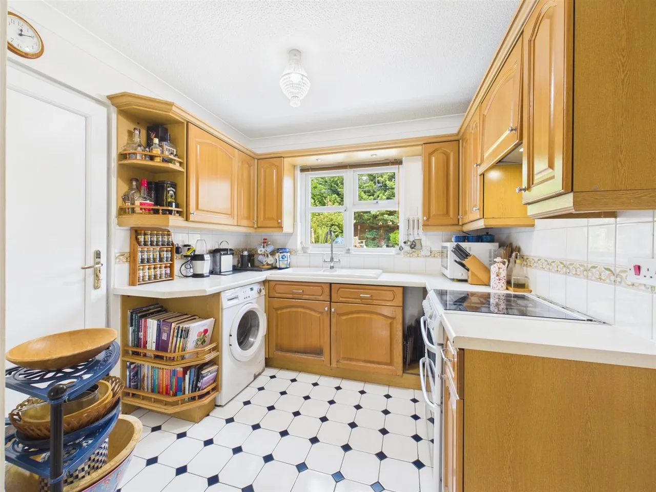 Elliott Avenue, Ruislip, Middlesex, HA4 9LZ, photo 5