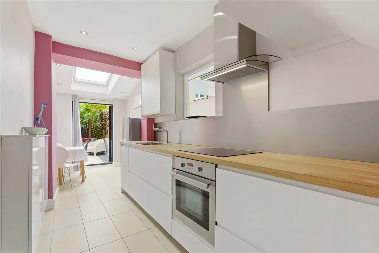 Chatham Road, London, SW11, photo 3
