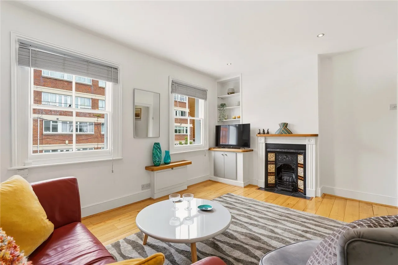 Chatham Road, London, SW11, photo 2