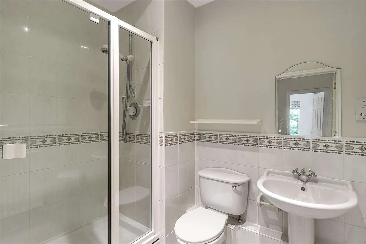 Beaumont Court, 25 Frant Road, Tunbridge Wells, Kent, TN2 5GT, photo 8