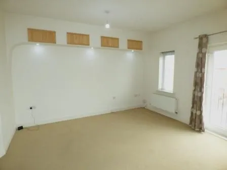 Bickerstaff Court, The Chestnuts, TF1, photo 3