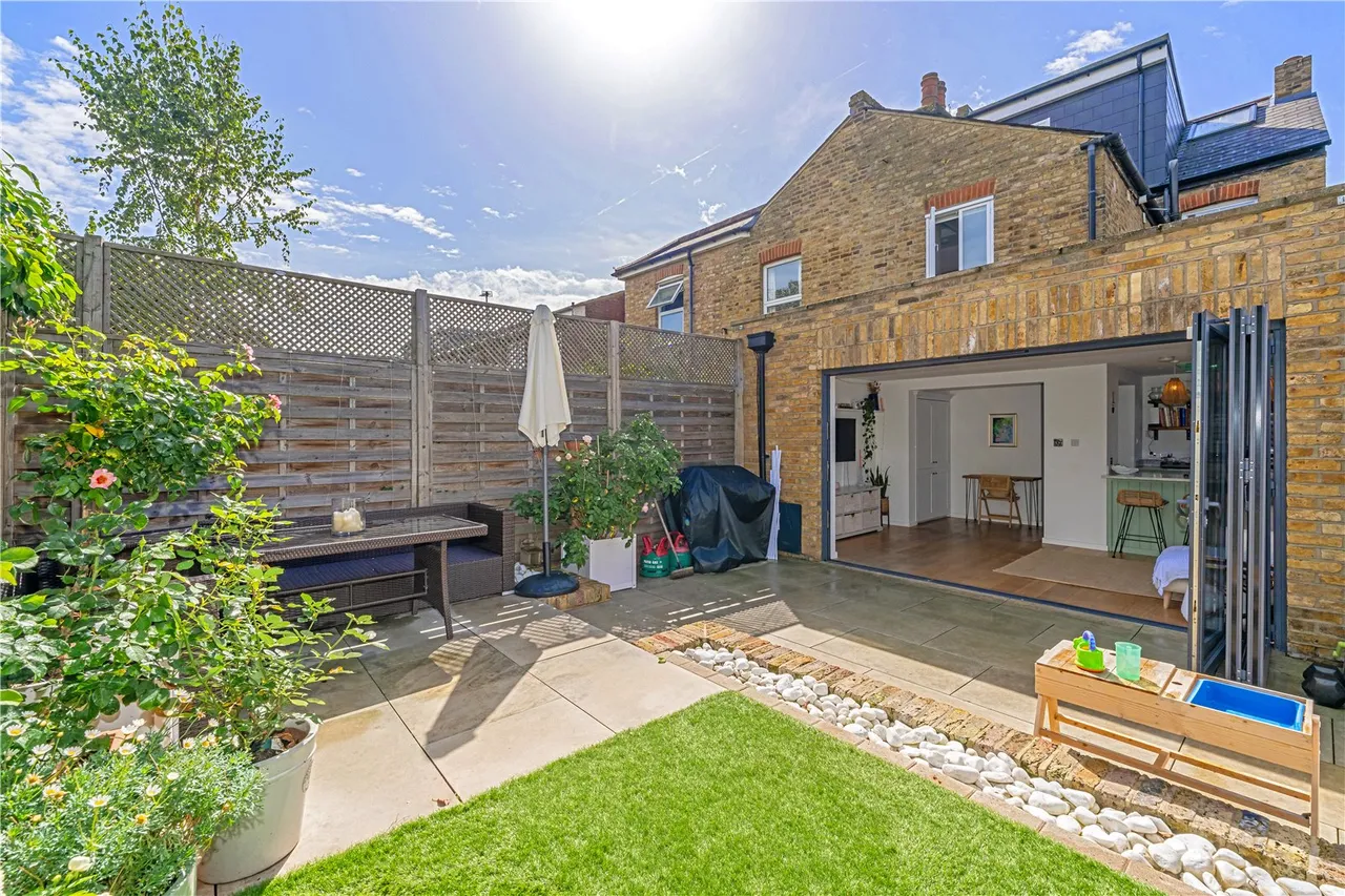 Sunnyside Road, Teddington, TW11 0RT, photo 2