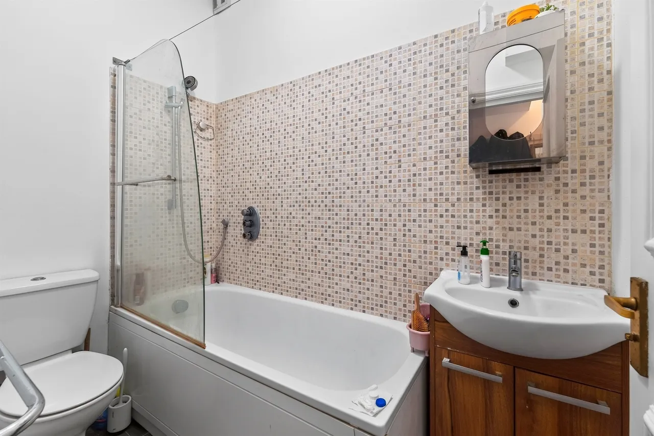 Askew Road, London, W12, photo 6