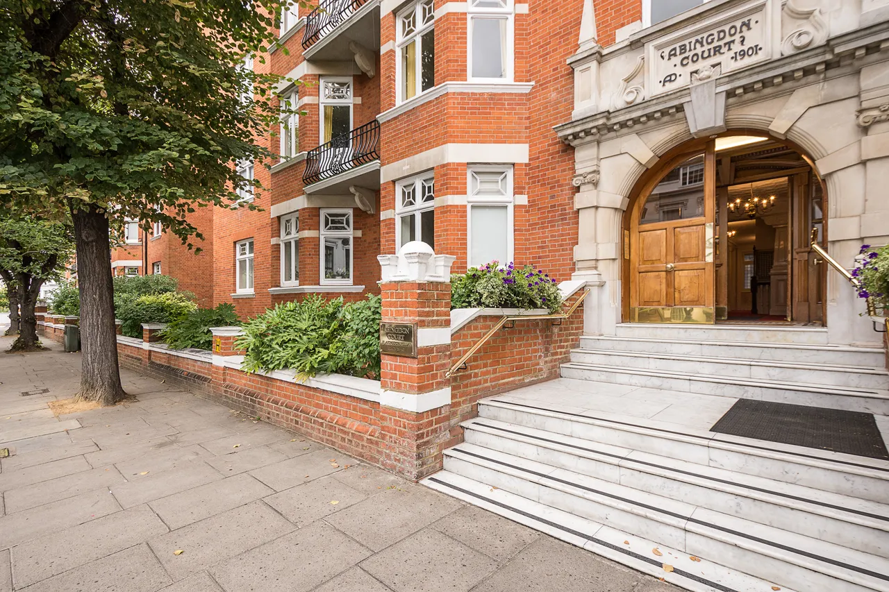 2 bed flat for sale — Abingdon Villas, LONDON, W8