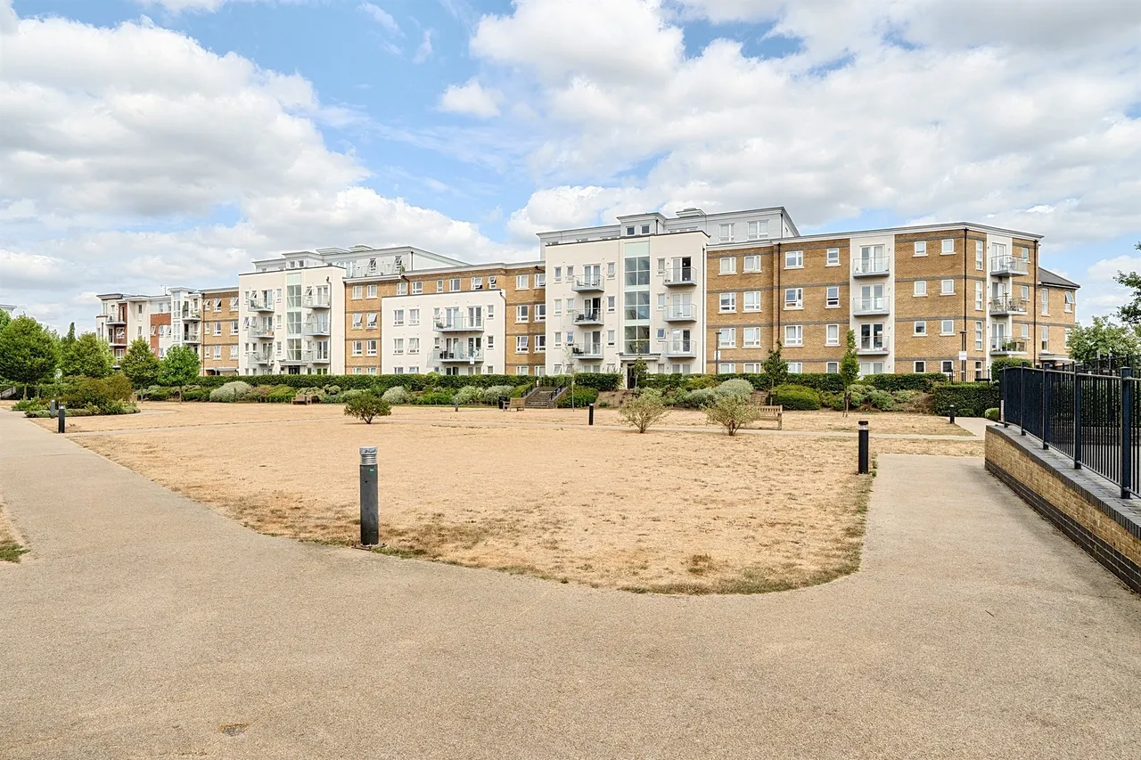 2 bed flat for sale — Grebe Way, Maidenhead