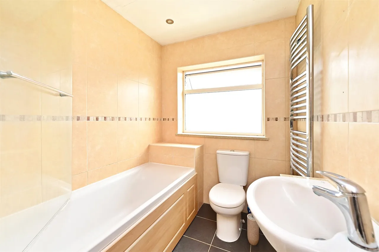 Frensham Close, Yateley, Hampshire, GU46 6QA, photo 4