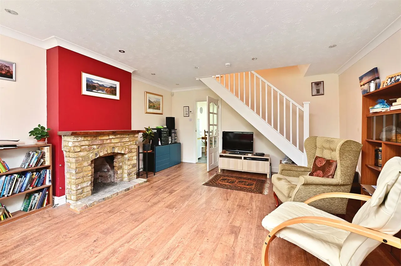 Frensham Close, Yateley, Hampshire, GU46 6QA, photo 2