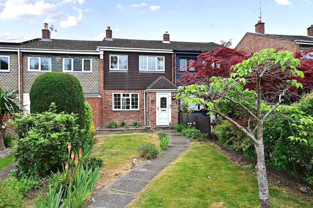 Frensham Close, Yateley, Hampshire, GU46 6QA, photo 10