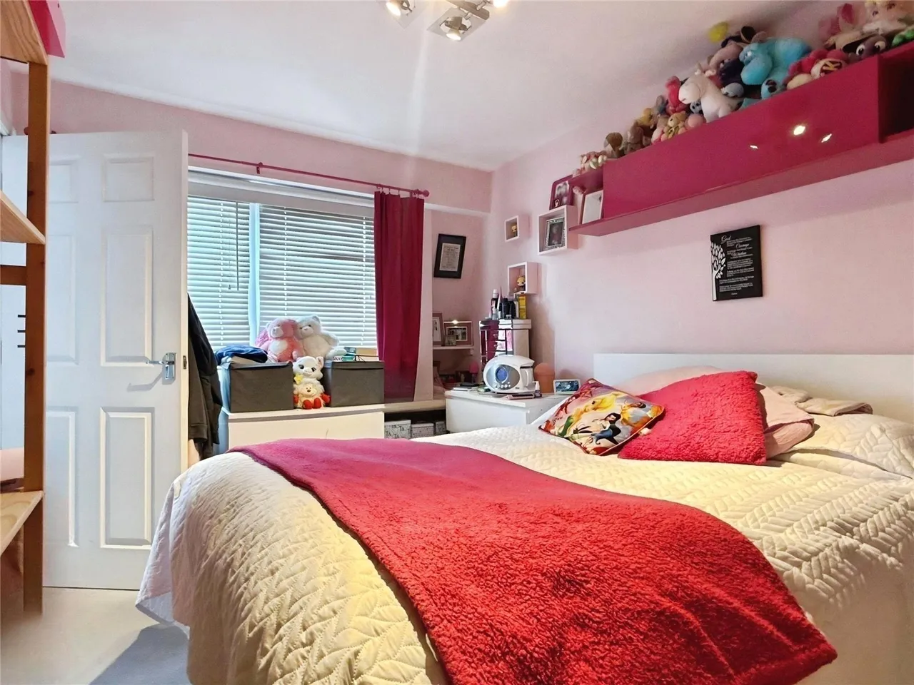 High Street, Sheerness, ME12, photo 8