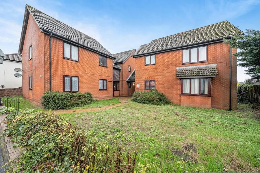 1 bed flat for sale, South View Gardens, Newbury, RG14