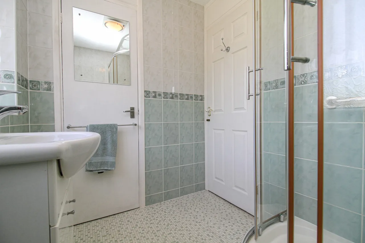 Blunden Road, Farnborough, GU14 8QL, photo 17