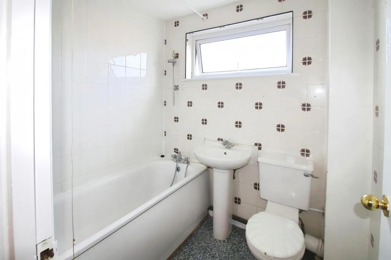 Peregrine Road, Lewsey Farm, LU4, photo 13