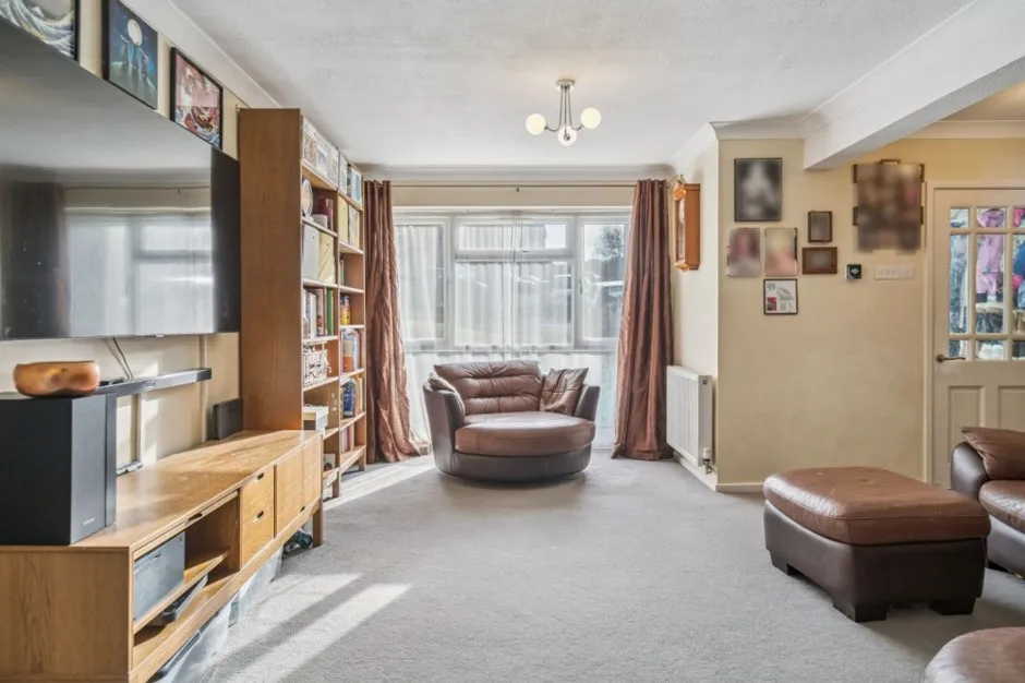 Finians Close, Uxbridge, UB10, photo 6