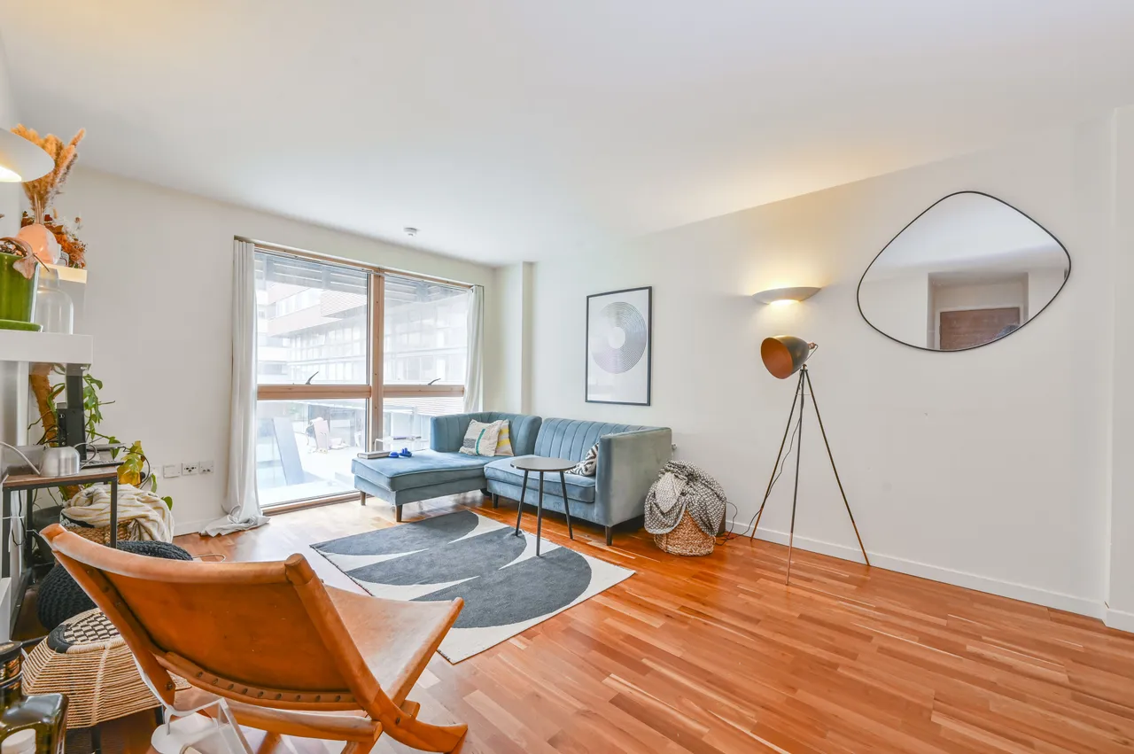 2 bed flat to rent — 4 Gainsborough Studios South, 1 Poole Street, London