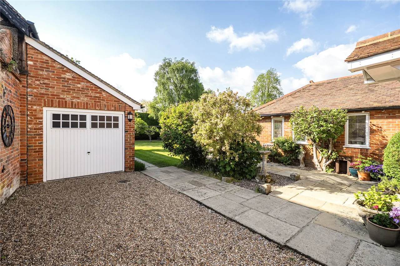 Mount Pleasant, Hartley Wintney, Hampshire, RG27 8PW, photo 16