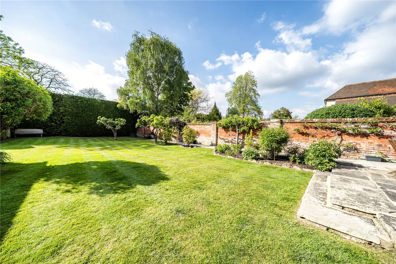 Mount Pleasant, Hartley Wintney, Hampshire, RG27 8PW, photo 15