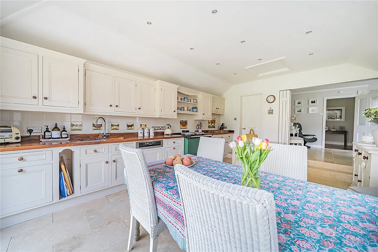 Mount Pleasant, Hartley Wintney, Hampshire, RG27 8PW, photo 6