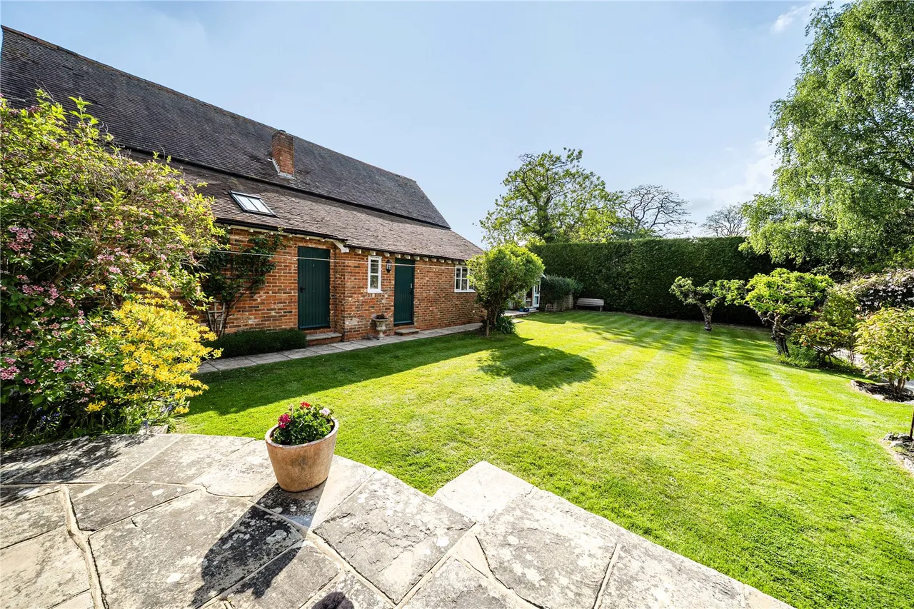 Mount Pleasant, Hartley Wintney, Hampshire, RG27 8PW, photo 14