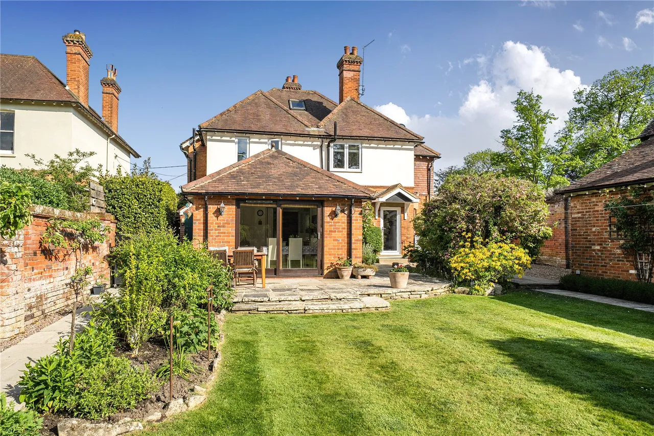 Mount Pleasant, Hartley Wintney, Hampshire, RG27 8PW, photo 17
