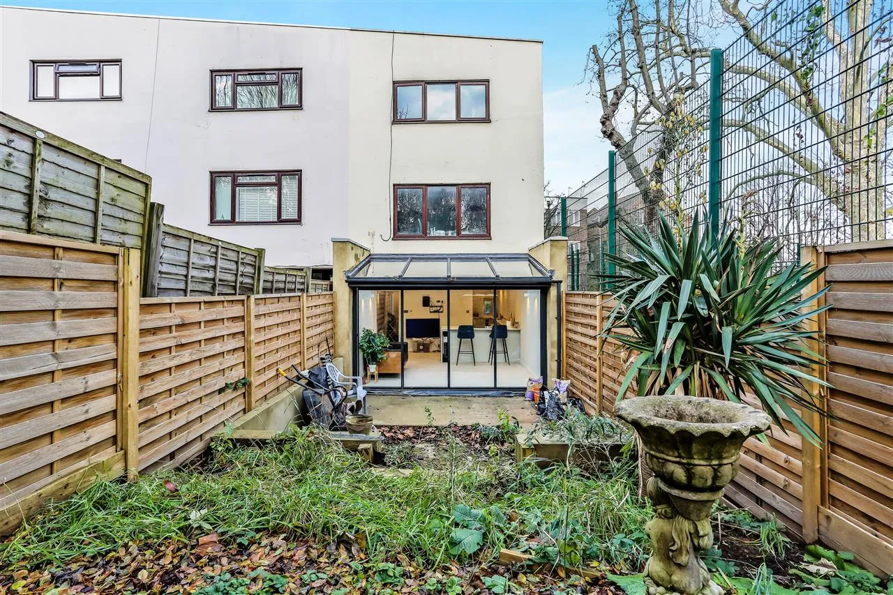 Trecastle Way, London, photo 9