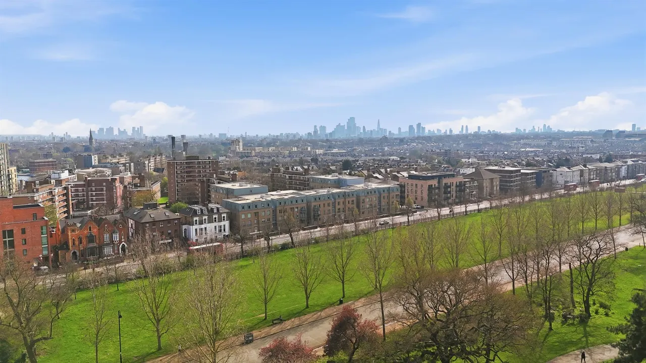 Seven Sisters Road, London, N4, photo 13