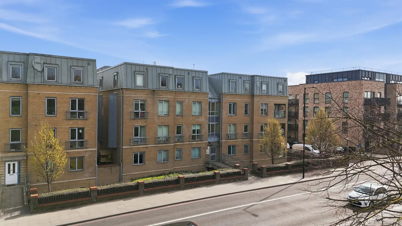 Seven Sisters Road, London, N4, photo 11