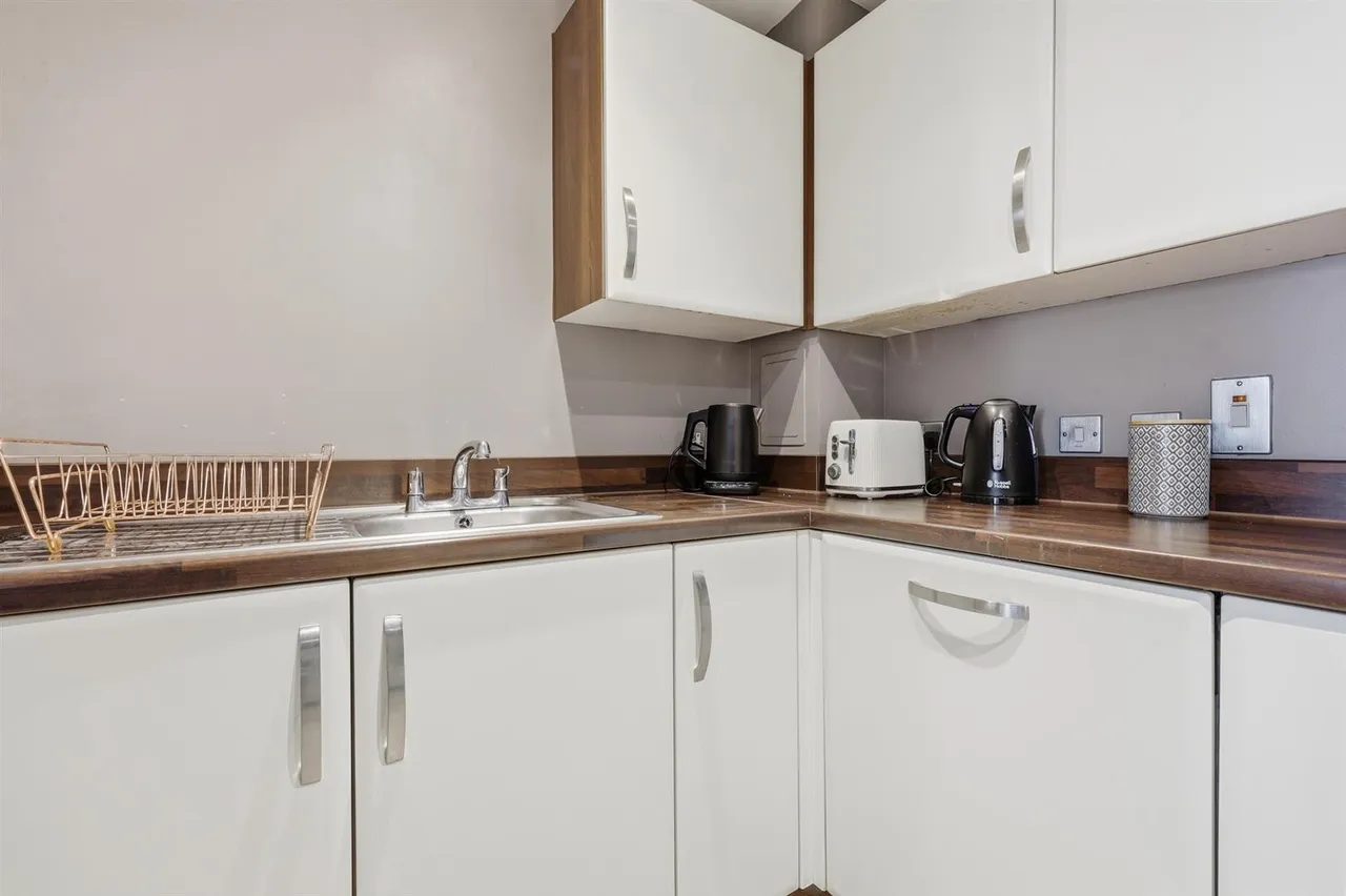 Seven Sisters Road, London, N4, photo 4