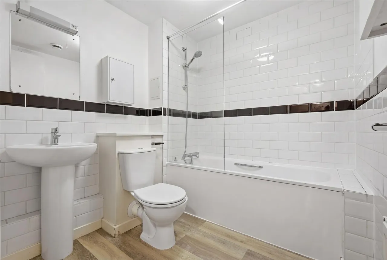 Seven Sisters Road, London, N4, photo 9