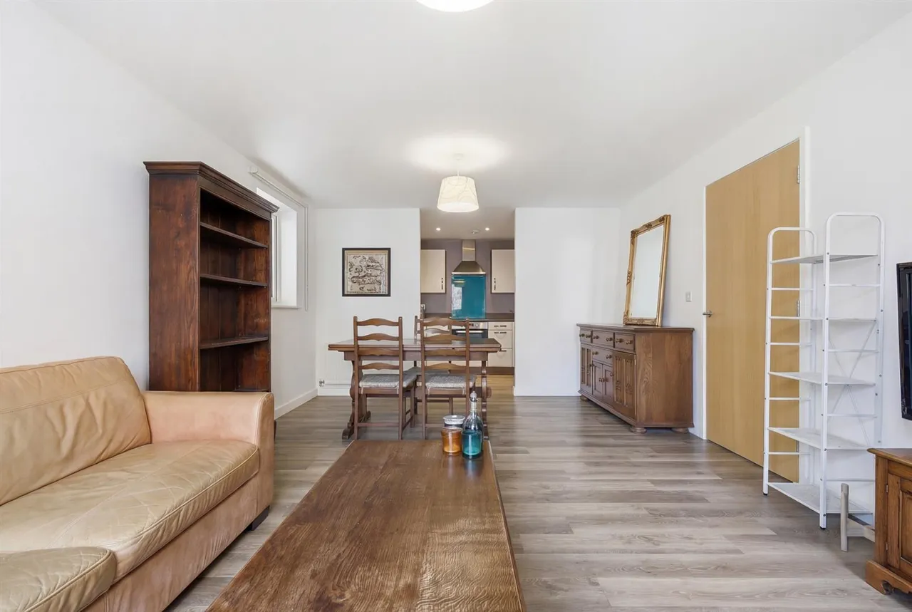 3 bed flat to rent, Seven Sisters Road, London, N4
