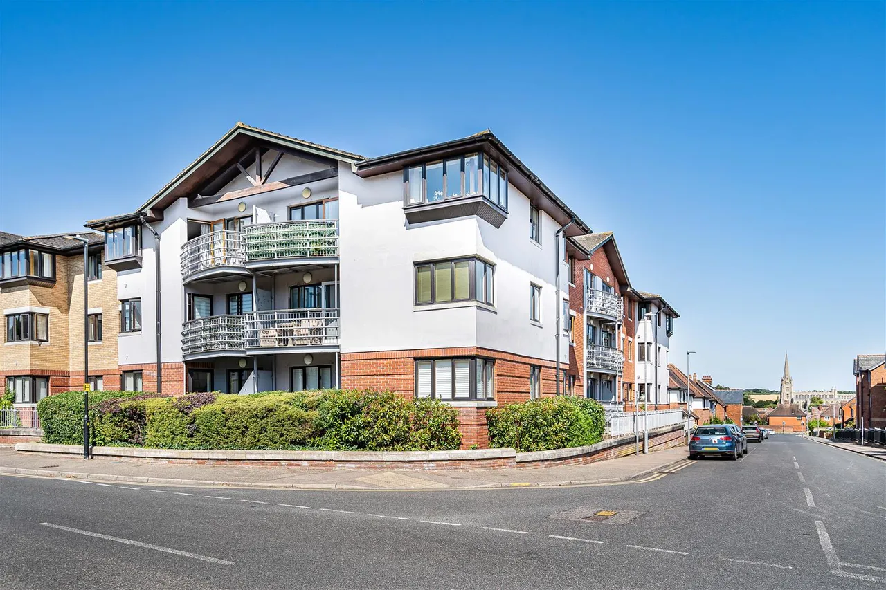 2 bed flat for sale, Station Street, Saffron Walden, CB11