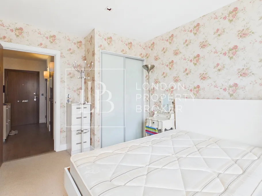 Longfield Avenue, London, W5, photo 5