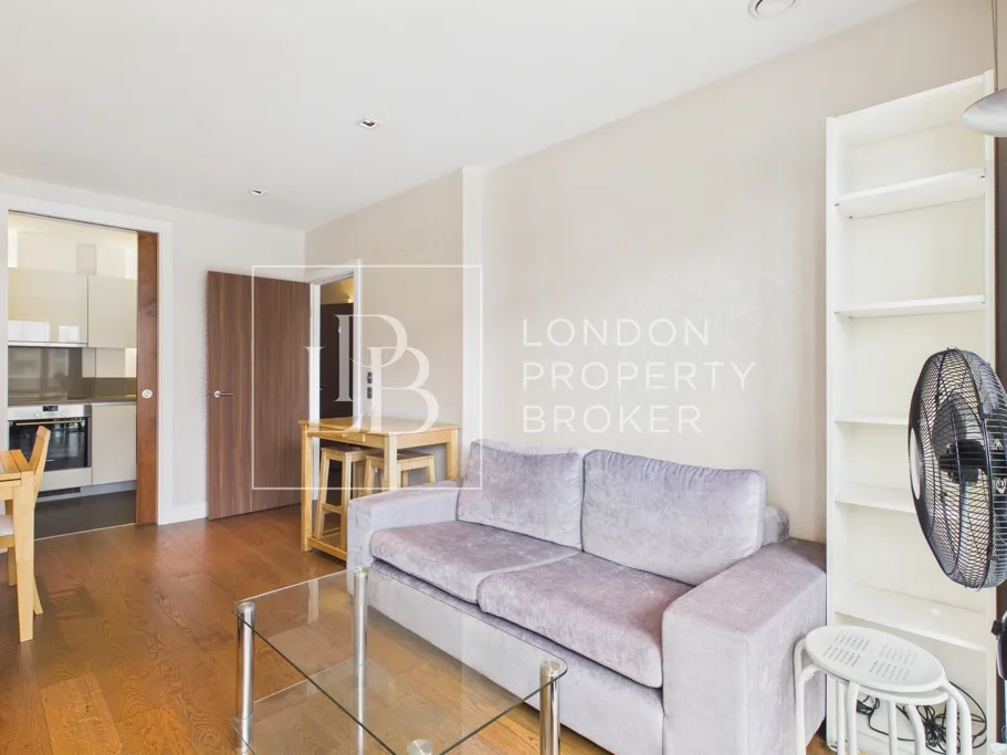 Longfield Avenue, London, W5, photo 3
