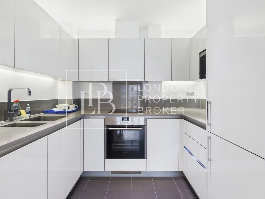 Longfield Avenue, London, W5, photo 2