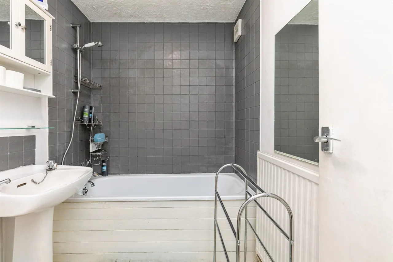 Elphinstone Road, Hastings, photo 11
