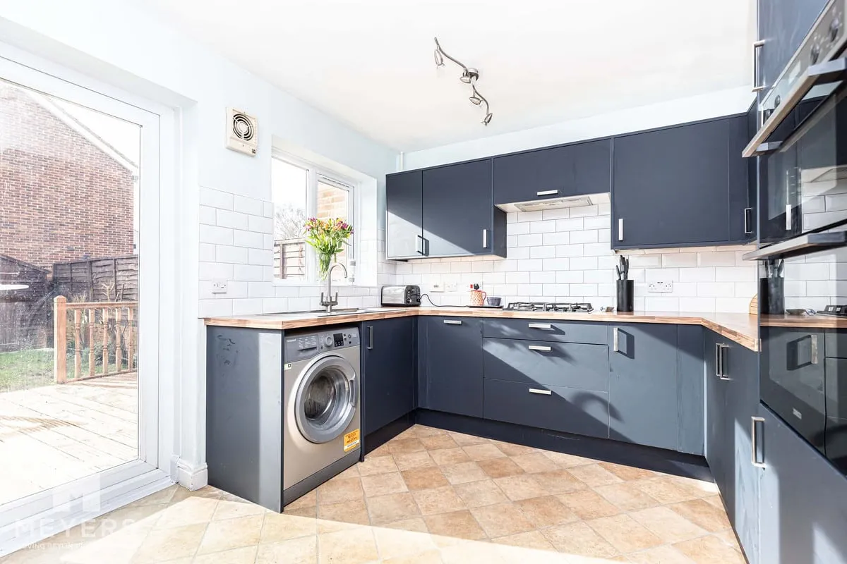 2 bed house for sale, Miller Road, Christchurch, BH23