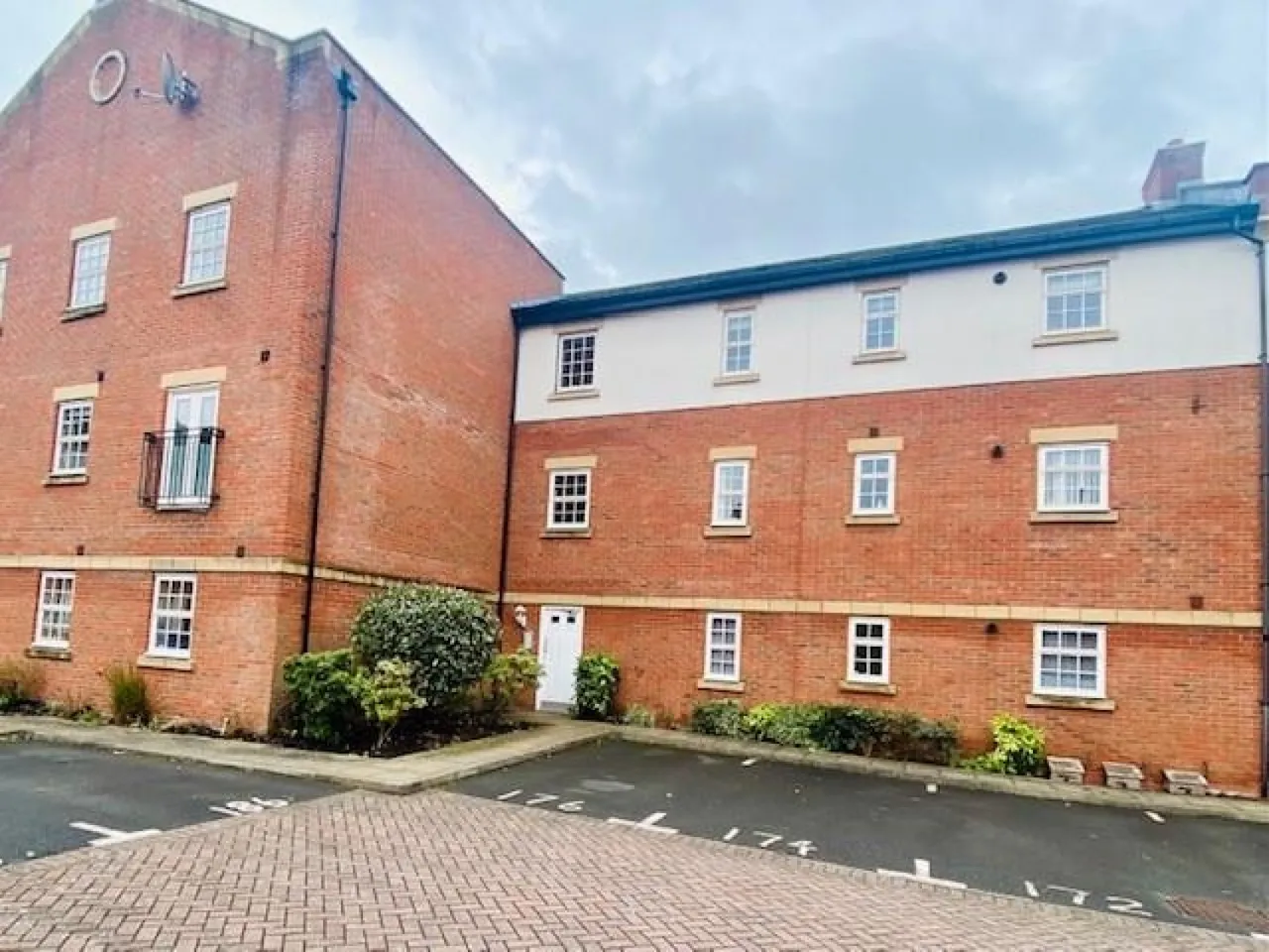 2 bed flat to rent — Horseshoe Crescent, Birmingham, West Midlands