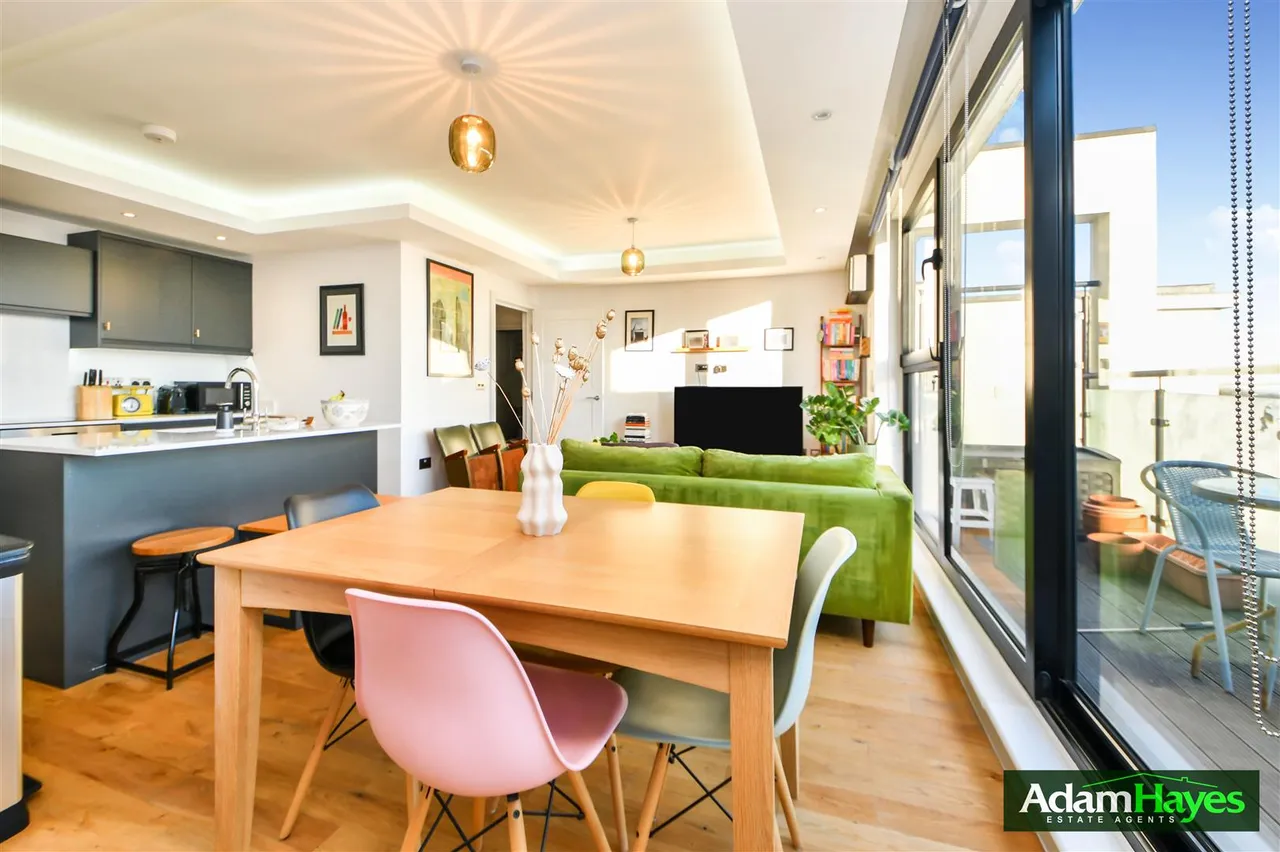 High Road, North Finchley, N12, photo 8