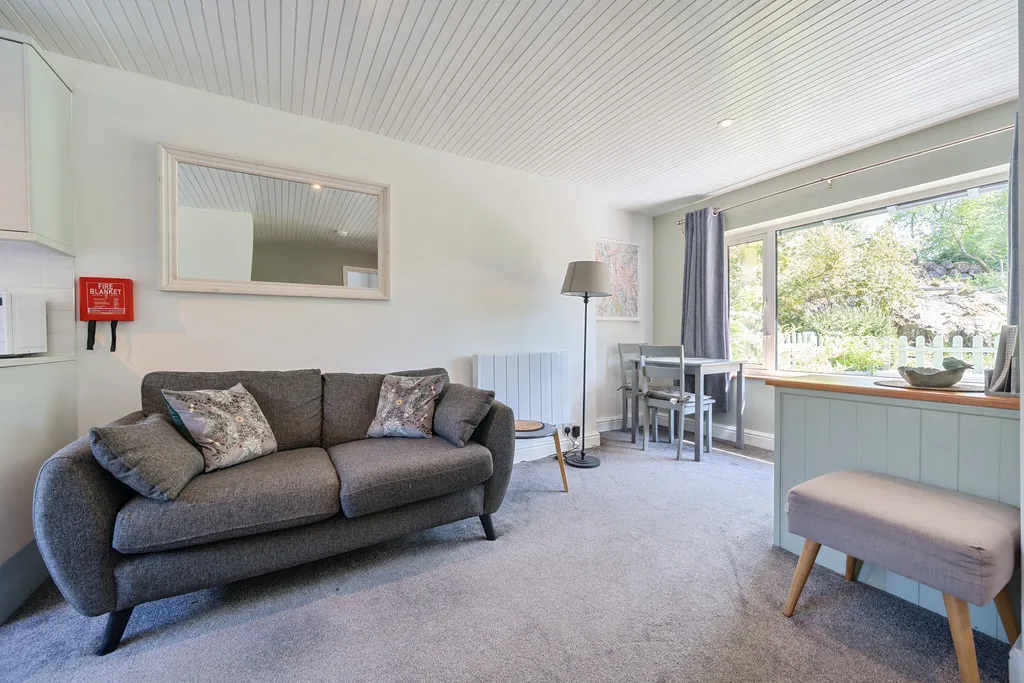 Lickbarrow Road, LA23, photo 10