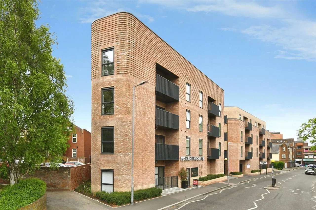 2 bed flat for sale — Western Road, Brentwood, Essex, CM14