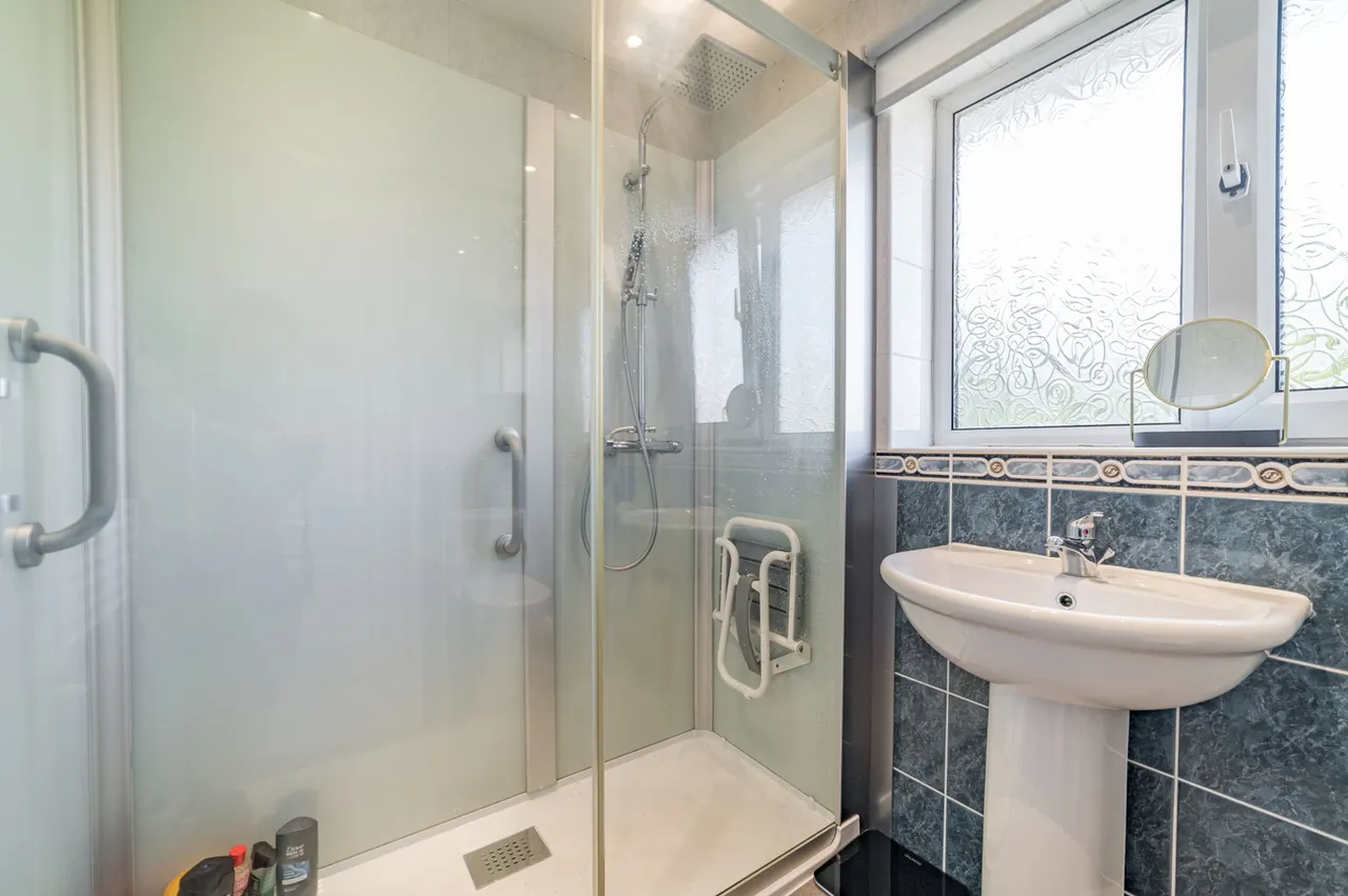 Thornbank Close, Hopwood, photo 21